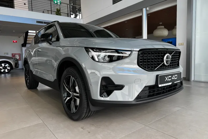 Volvo XC40 din 2025 cu 3.000 km - oferta VOL139846 - foto 3