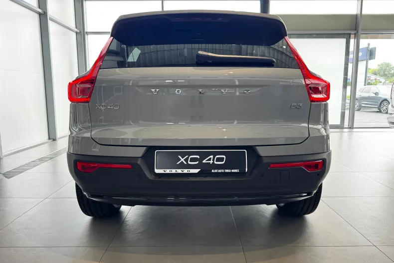 Volvo XC40 din 2025 cu 3.000 km - oferta VOL139846 - foto 6