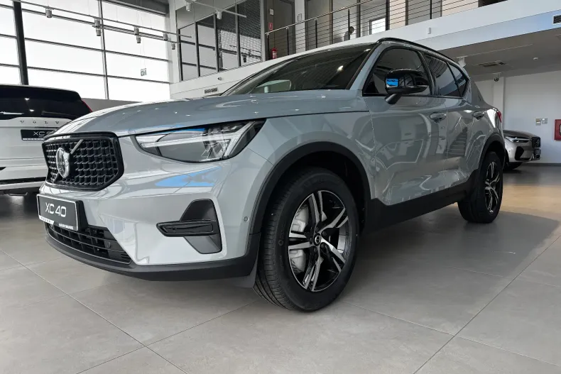 Volvo XC40 din 2025 cu 3.000 km - oferta VOL139846 - foto 9
