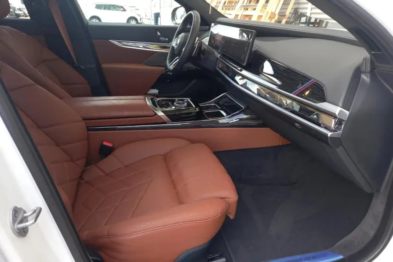 BMW Seria 7 din 2025 cu 11.735 km - oferta BMW139873 - foto 14