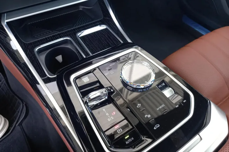 BMW Seria 7 din 2025 cu 11.735 km - oferta BMW139873 - foto 17