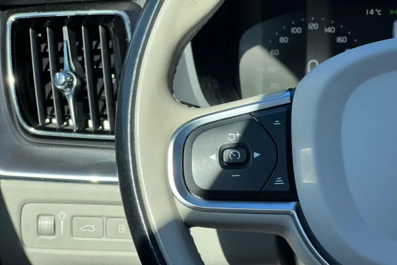 Volvo XC60 din 2020 cu 95.000 km - oferta VOL139903 - foto 9