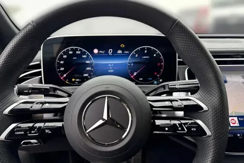 Mercedes-Benz E din 2024 cu 8.289 km - oferta MER140074 - foto 12