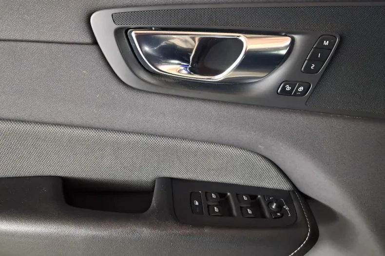 Volvo XC60 din 2021 cu 102.838 km - oferta VOL140111 - foto 9