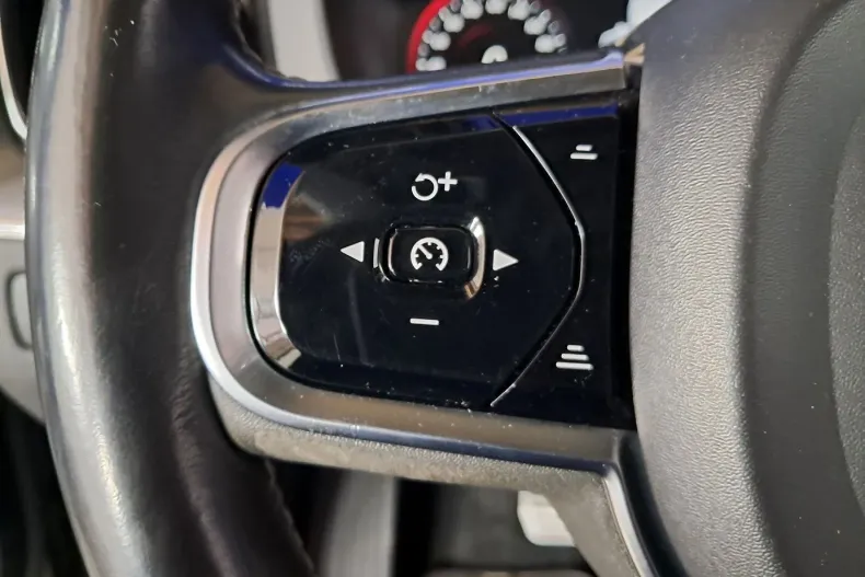 Volvo XC60 din 2021 cu 102.838 km - oferta VOL140111 - foto 13