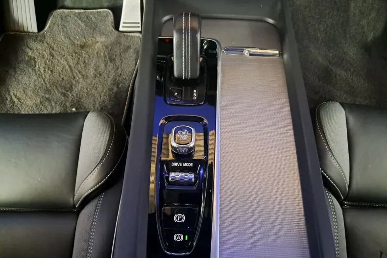 Volvo XC60 din 2021 cu 102.838 km - oferta VOL140111 - foto 17