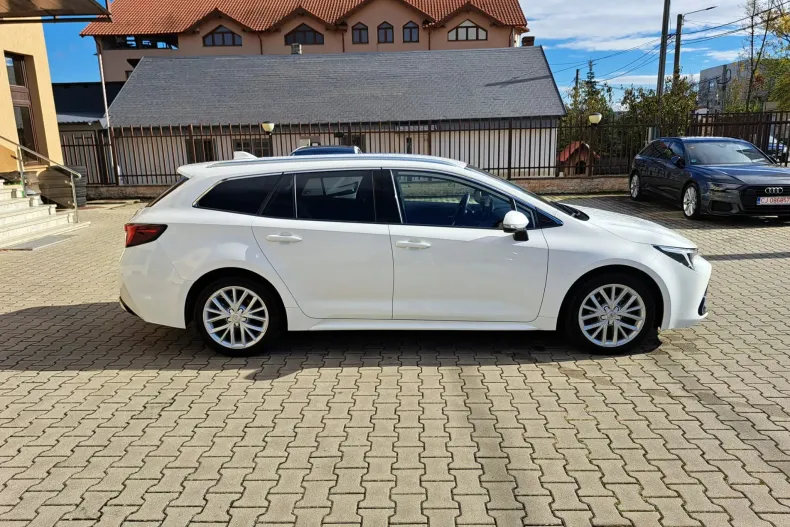 Toyota Corolla din 2023 cu 17.500 km - oferta TOY140114 - foto 4