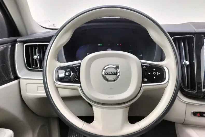 Volvo XC60 din 2023 cu 69.606 km - oferta VOL140131 - foto 13