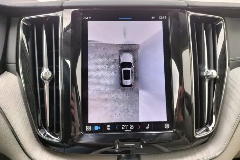 Volvo XC60 din 2023 cu 69.606 km - oferta VOL140131 - foto 15