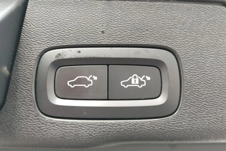 Volvo XC60 din 2023 cu 69.606 km - oferta VOL140131 - foto 22