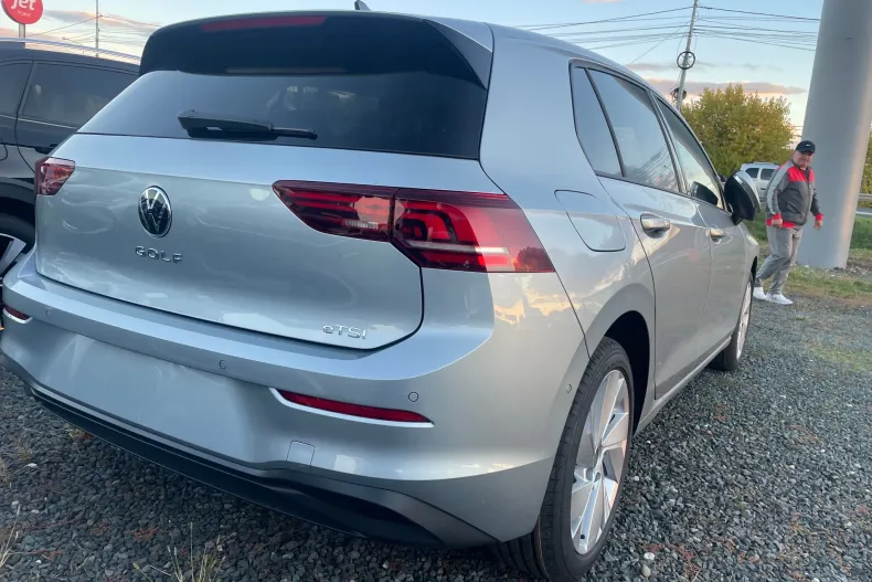 Volkswagen Golf din 2025 cu 4 km - oferta VOL140137 - foto 4