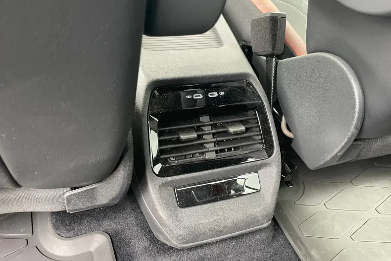 Volkswagen ID.4 din 2022 cu 26.300 km - oferta VOL140203 - foto 11