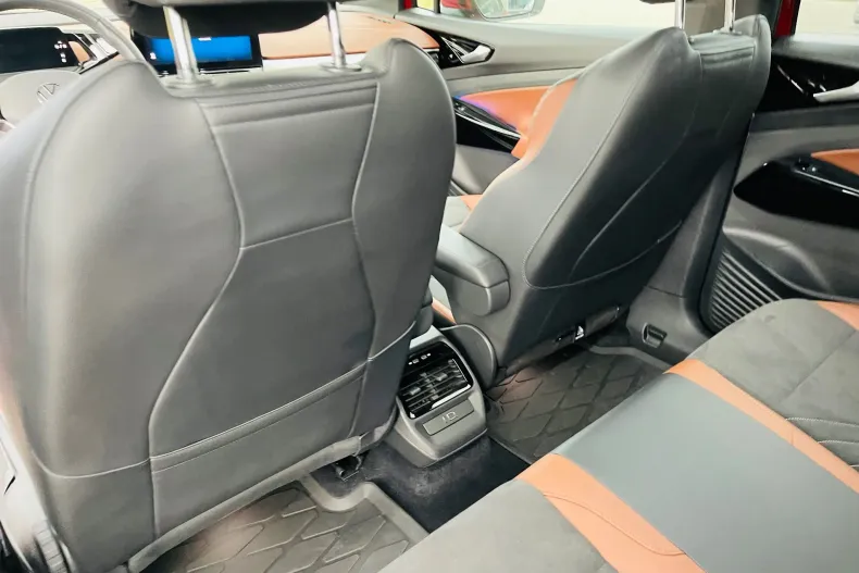 Volkswagen ID.4 din 2023 cu 13.900 km - oferta VOL140205 - foto 17