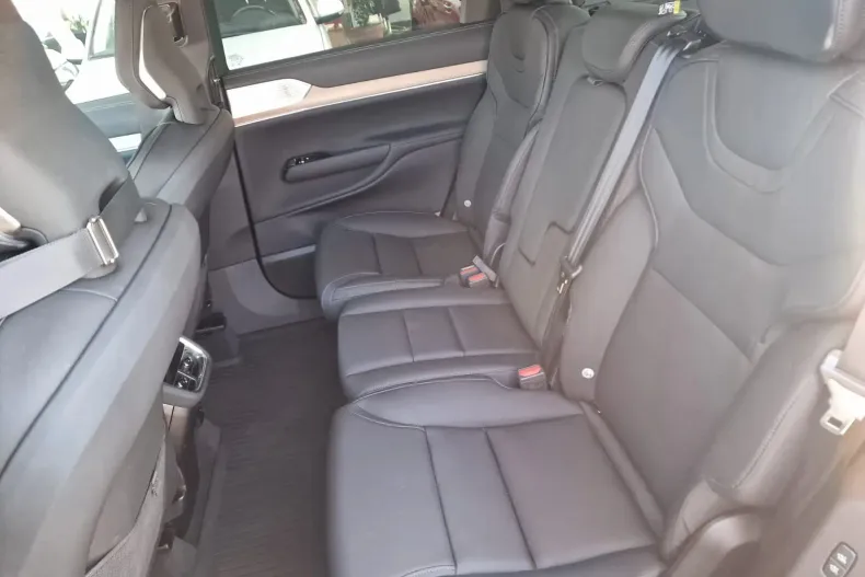 Volvo EX90 din 2025 cu 2.481 km - oferta VOL140241 - foto 40