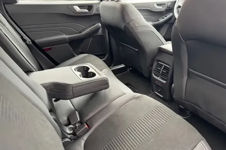 Ford Kuga din 2025 cu 6 km - oferta FOR140298 - foto 9