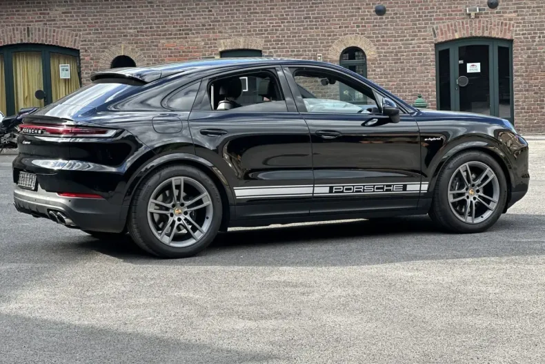 Porsche Cayenne din 2023 cu 23.100 km - oferta POR140365 - foto 4