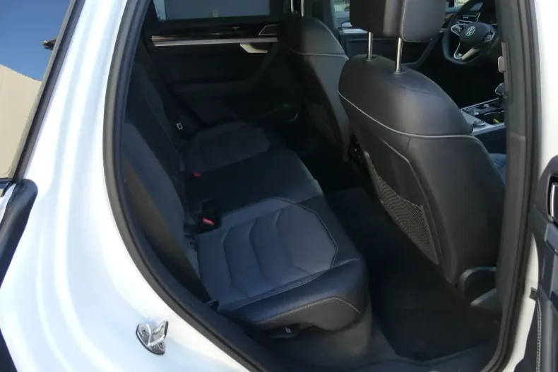 Volkswagen Touareg din 2023 cu 49.899 km - oferta VOL140375 - foto 12