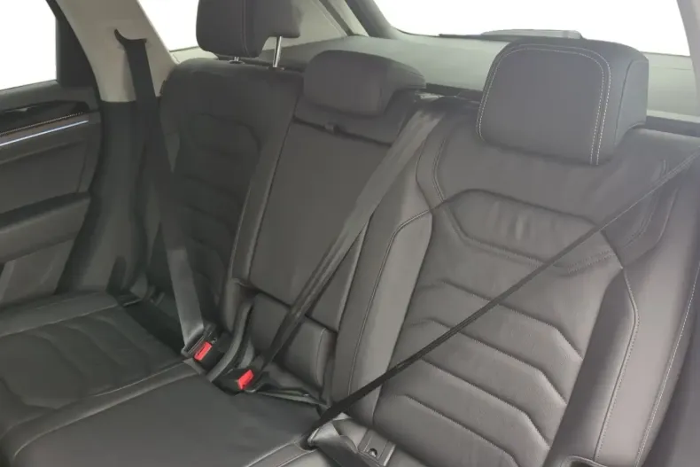 Volkswagen Touareg din 2024 cu 47.700 km - oferta VOL140379 - foto 9