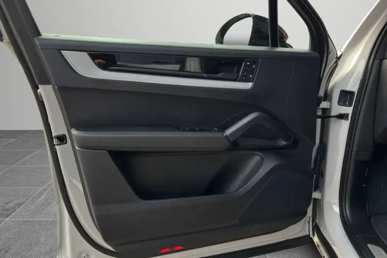 Porsche Cayenne din 2023 cu 68.100 km - oferta POR140397 - foto 16