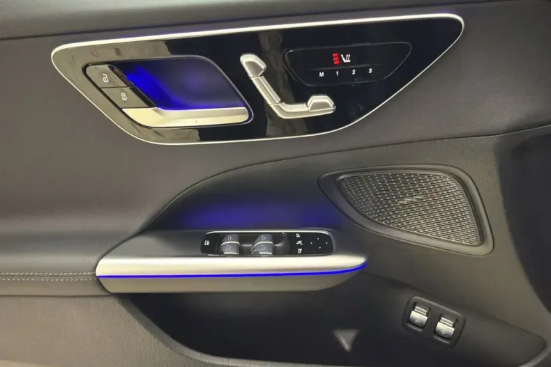 Mercedes-Benz C 300 din 2024 cu 24.361 km - oferta MER140399 - foto 6