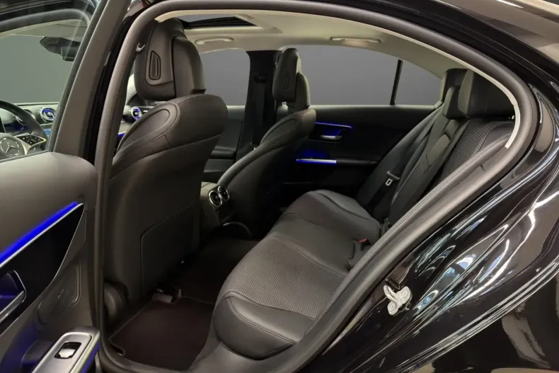 Mercedes-Benz C 300 din 2024 cu 24.361 km - oferta MER140399 - foto 8