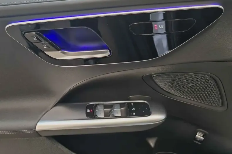 Mercedes-Benz C 220 din 2024 cu 5.400 km - oferta MER140401 - foto 6