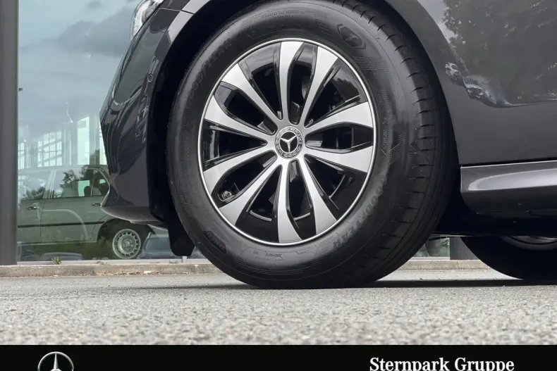 Mercedes-Benz E 220 din 2024 cu 12.139 km - oferta MER140412 - foto 5