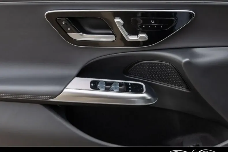 Mercedes-Benz E 200 din 2024 cu 12.250 km - oferta MER140418 - foto 11