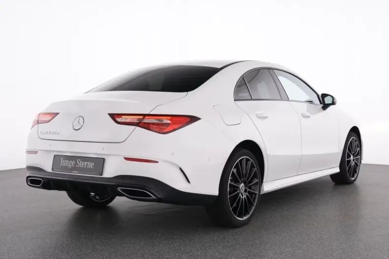 Mercedes-Benz CLA 250 din 2022 cu 38.688 km - oferta MER140488 - foto 2