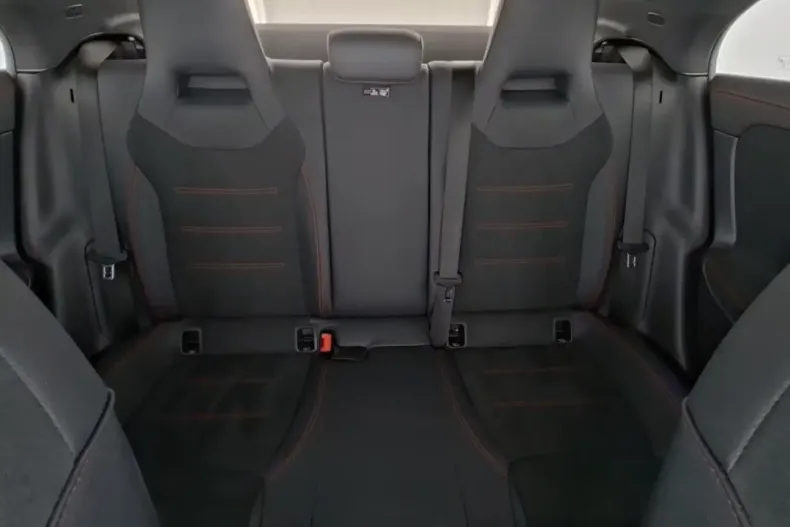 Mercedes-Benz CLA 250 din 2022 cu 38.688 km - oferta MER140488 - foto 3