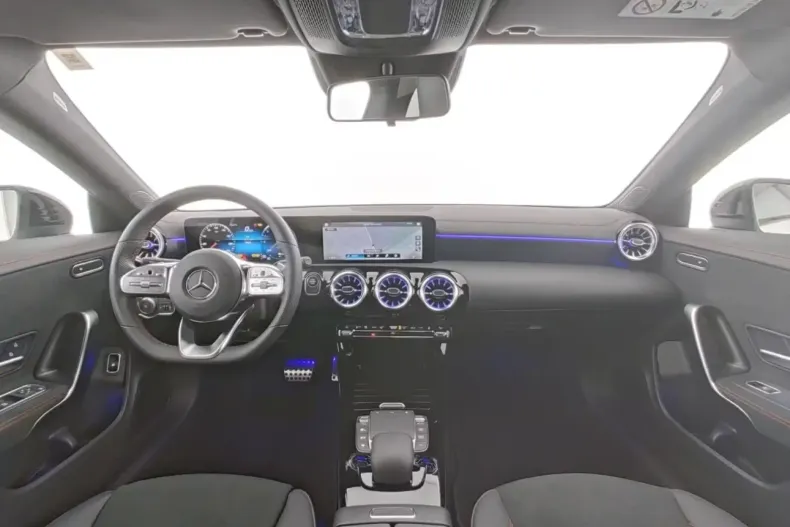 Mercedes-Benz CLA 250 din 2022 cu 38.688 km - oferta MER140488 - foto 4