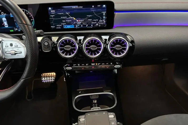 Mercedes-Benz CLA 250 din 2022 cu 61.646 km - oferta MER140490 - foto 13