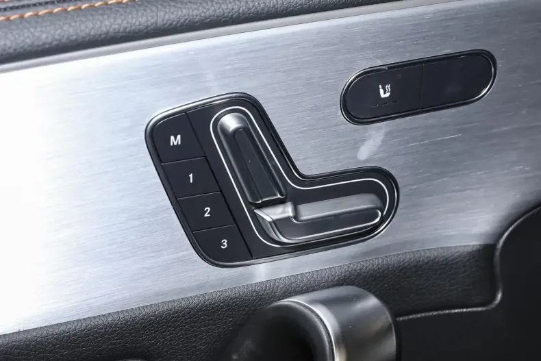 Mercedes-Benz CLA 200 din 2020 cu 81.191 km - oferta MER140491 - foto 12