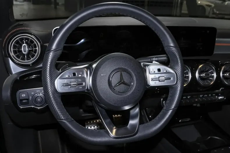 Mercedes-Benz CLA 200 din 2020 cu 81.191 km - oferta MER140491 - foto 13