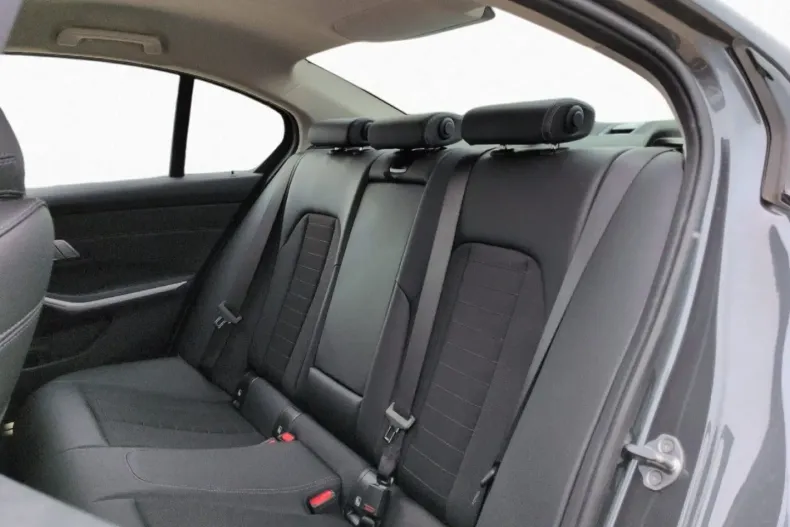 BMW 320 din 2022 cu 35.167 km - oferta BMW140514 - foto 4