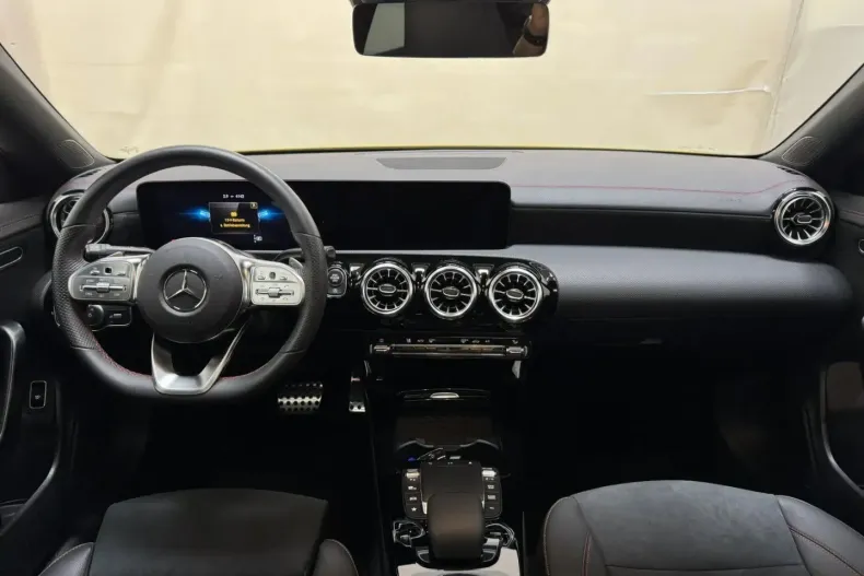 Mercedes-Benz CLA 200 din 2023 cu 4.200 km - oferta MER140519 - foto 11