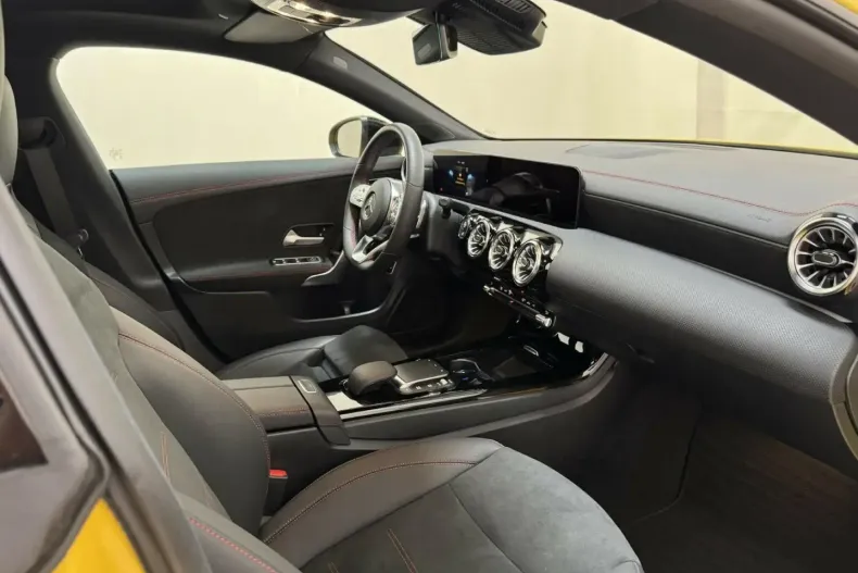 Mercedes-Benz CLA 200 din 2023 cu 4.200 km - oferta MER140519 - foto 12