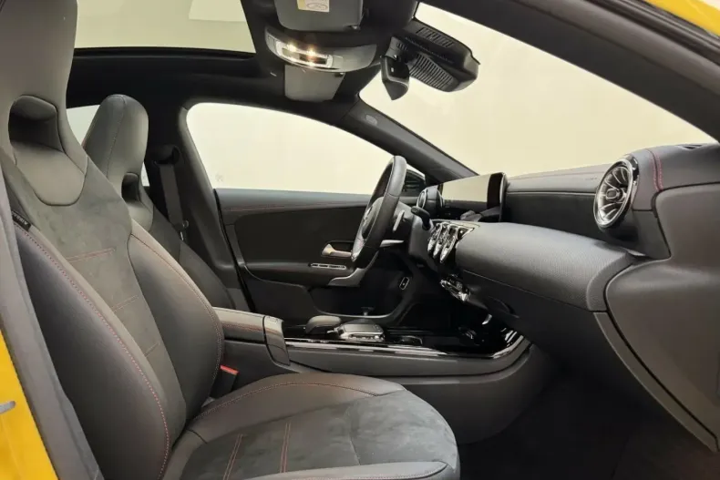 Mercedes-Benz CLA 200 din 2023 cu 4.200 km - oferta MER140519 - foto 13