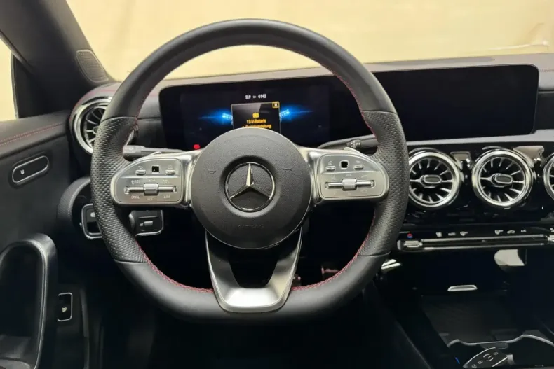 Mercedes-Benz CLA 200 din 2023 cu 4.200 km - oferta MER140519 - foto 17