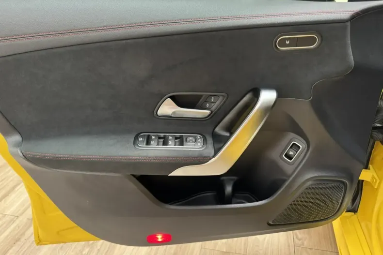 Mercedes-Benz CLA 200 din 2023 cu 4.200 km - oferta MER140519 - foto 18