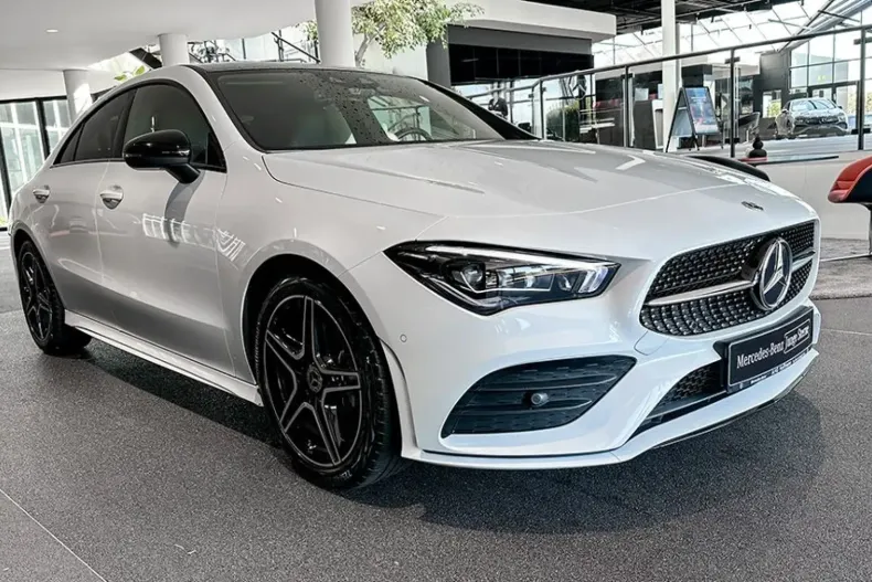 Mercedes-Benz CLA 200 din 2023 cu 4.100 km - oferta MER140520 - foto 3