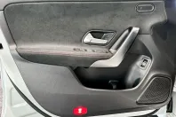 Mercedes-Benz CLA 200 din 2023 cu 4.100 km - oferta MER140520 - foto 11