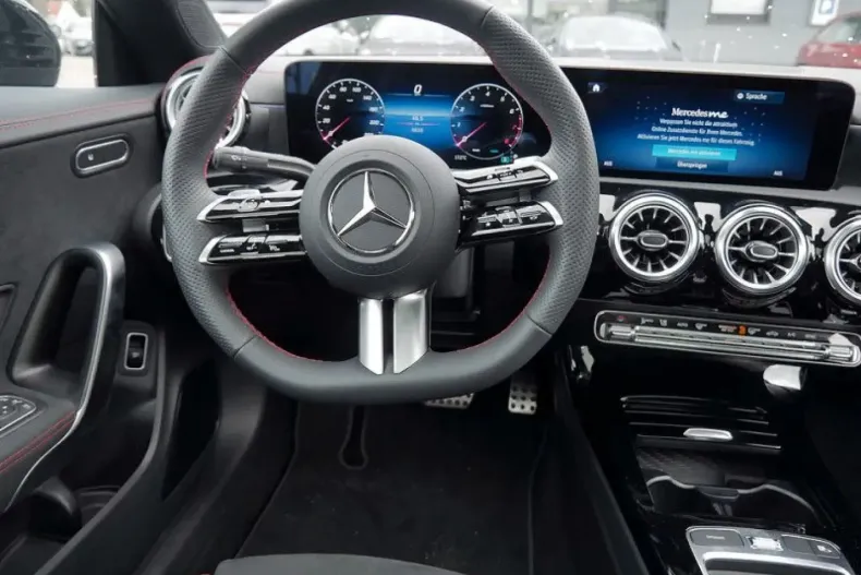 Mercedes-Benz CLA 180 din 2024 cu 4.581 km - oferta MER140527 - foto 8