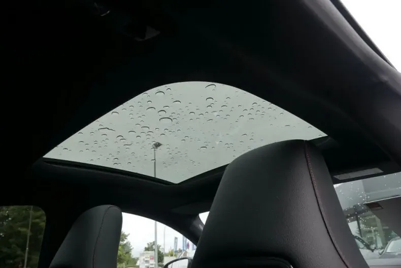 Mercedes-Benz CLA 180 din 2024 cu 4.581 km - oferta MER140527 - foto 9