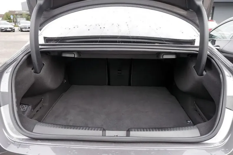 Mercedes-Benz CLA 180 din 2024 cu 4.581 km - oferta MER140527 - foto 10