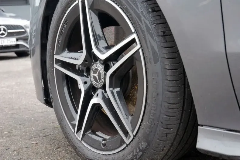 Mercedes-Benz CLA 180 din 2024 cu 4.581 km - oferta MER140527 - foto 12