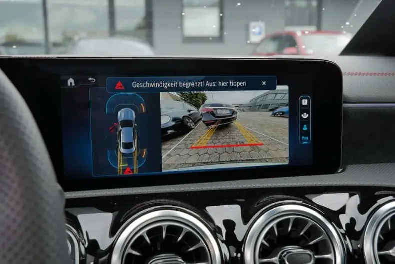 Mercedes-Benz CLA 180 din 2024 cu 4.581 km - oferta MER140527 - foto 14