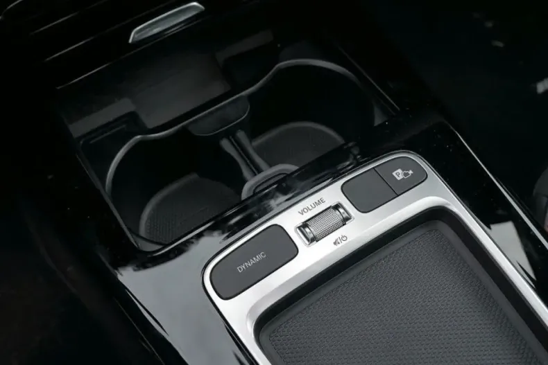 Mercedes-Benz CLA 180 din 2024 cu 4.581 km - oferta MER140527 - foto 17