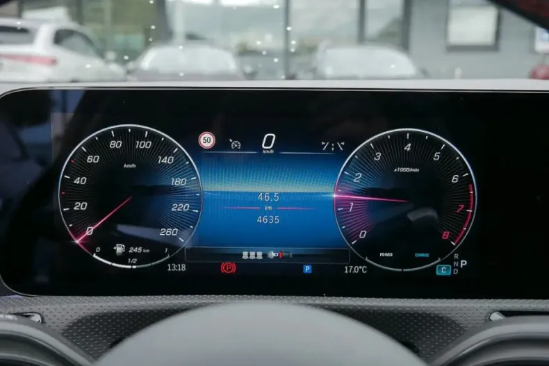 Mercedes-Benz CLA 180 din 2024 cu 4.581 km - oferta MER140527 - foto 18