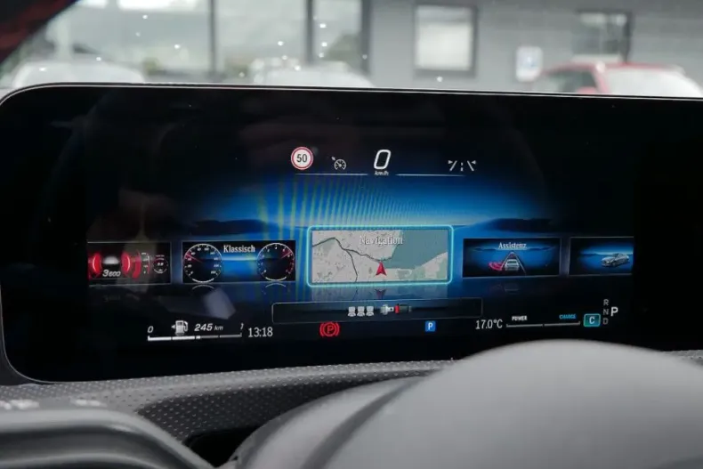 Mercedes-Benz CLA 180 din 2024 cu 4.581 km - oferta MER140527 - foto 19